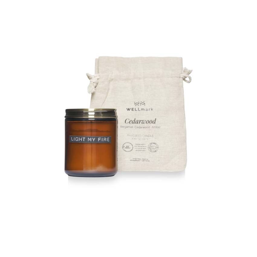 Medium candle with cedarwood scent 