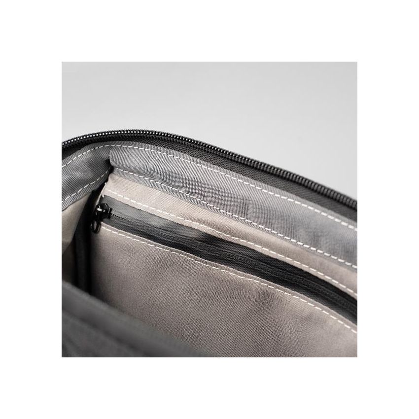 Laguna Cosmetic Bag 4L in Material Recycled from the Oceans