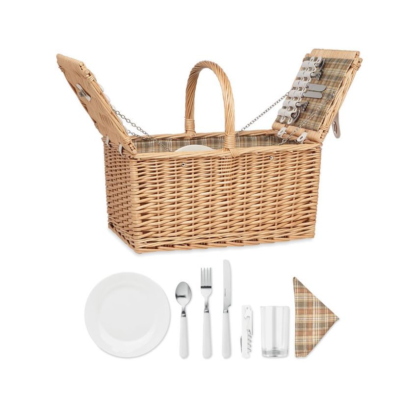 Wicker picnic basket for 4 people.